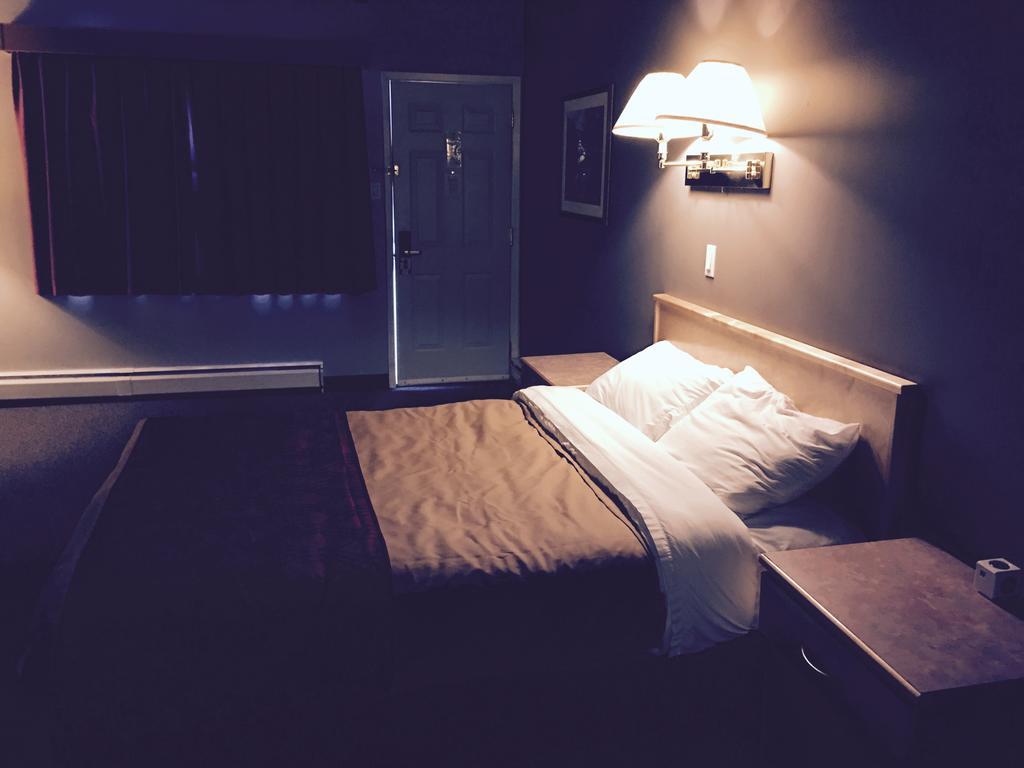 Econo Lodge Golden Exterior photo
